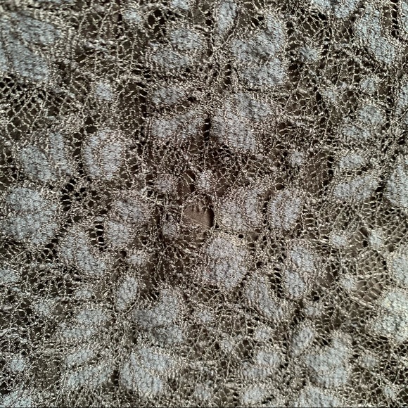 Lace flower overlay dress with open back 🖤 - Picture 7 of 12